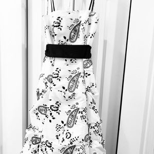 🎉🏆HP🏆🎉 Formal Black & White Paisley Gown